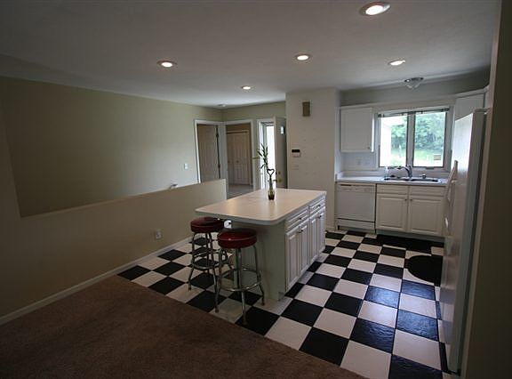 3rd image of 1304 W Cress Creek Ct