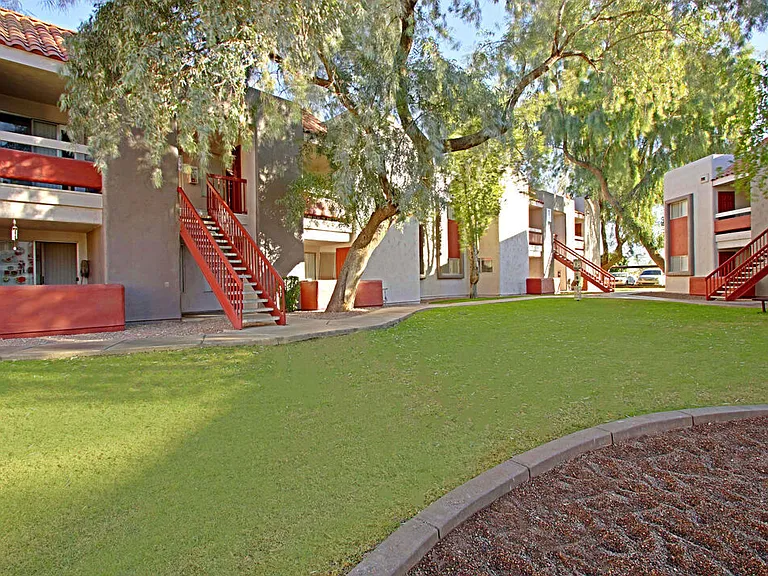 544 Southern Apartments — Photo 38