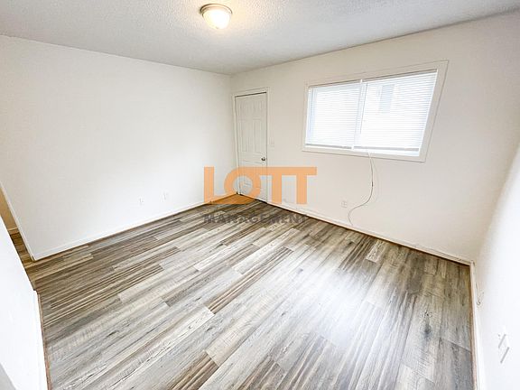 5th image of 10 Montis Dr #13