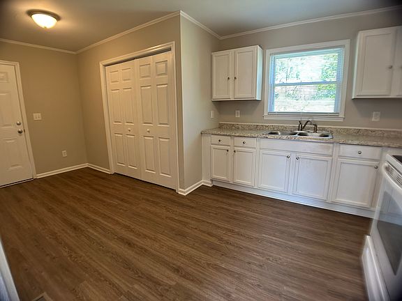 2nd image of 1806 Alpine Dr