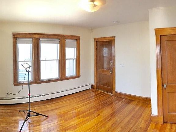 2nd image of 31 Putnam St APT 1R