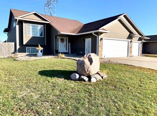 614 Kent St, Harrisburg, SD 57032
