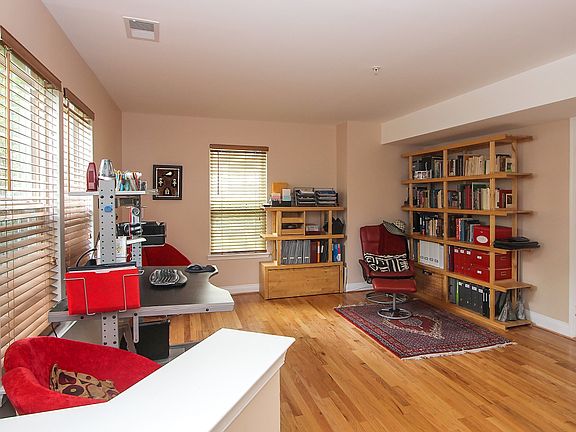 4th image of 210 Redland Blvd