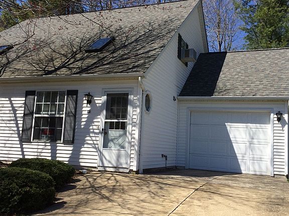 2nd image of 133 Burlington Oval Dr