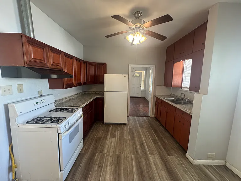 1711 Santa Barbara — Photo 3