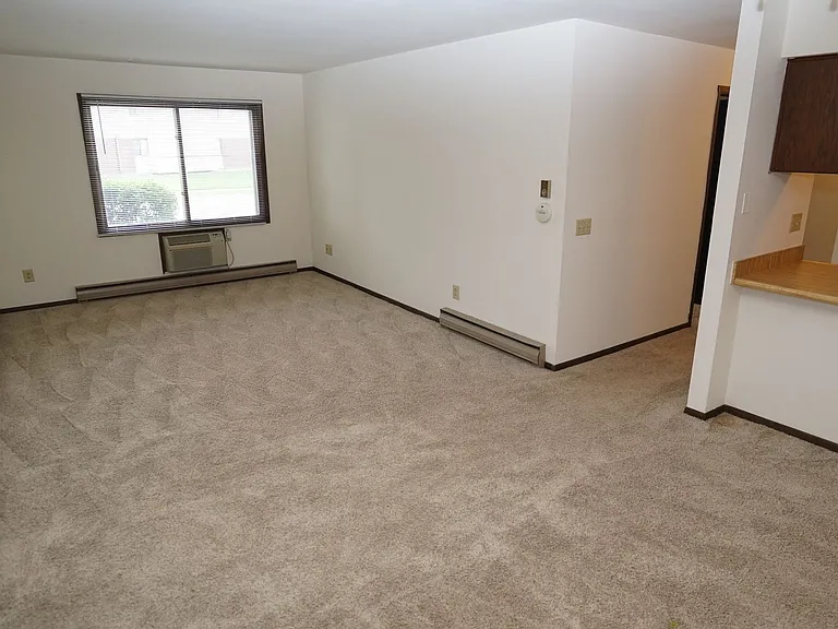 129-137 E Richards Rd — Photo 10