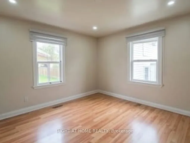 289 Ballard St S — Photo 8