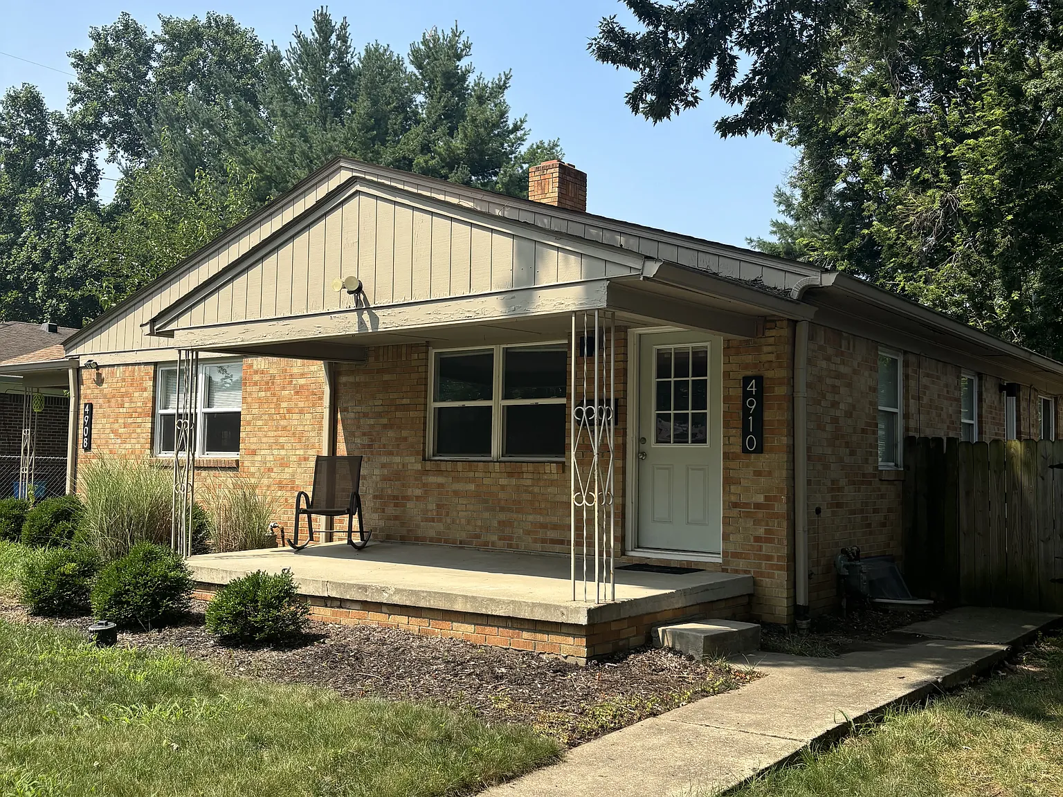 2 bed, 1.5 bath, 900 sqft, $1,500 — Photo 2