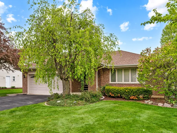 1281 Tracie Dr, Lake Zurich, IL 60047