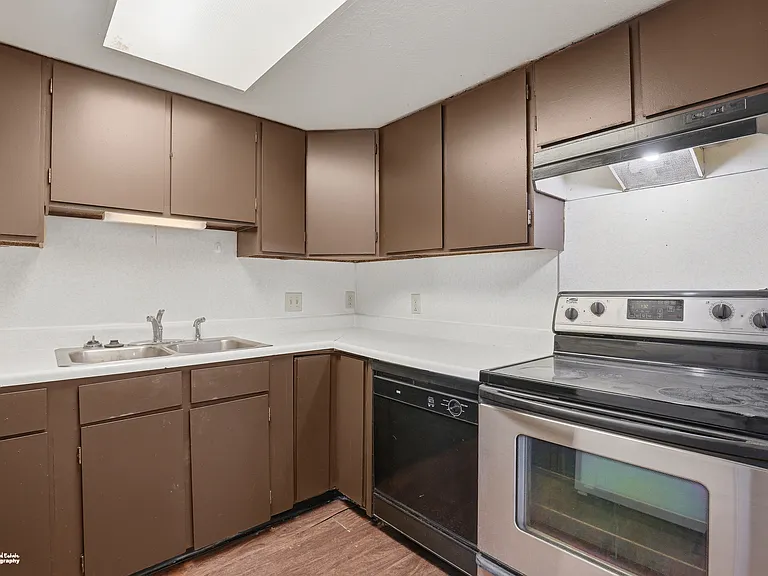 415 N Bragaw — Photo 16