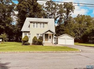 21 Intervale Rd, Livingston, NJ 07039