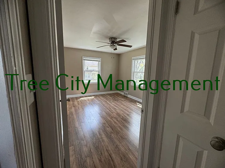 326 W Oakdale Dr #B — Photo 5