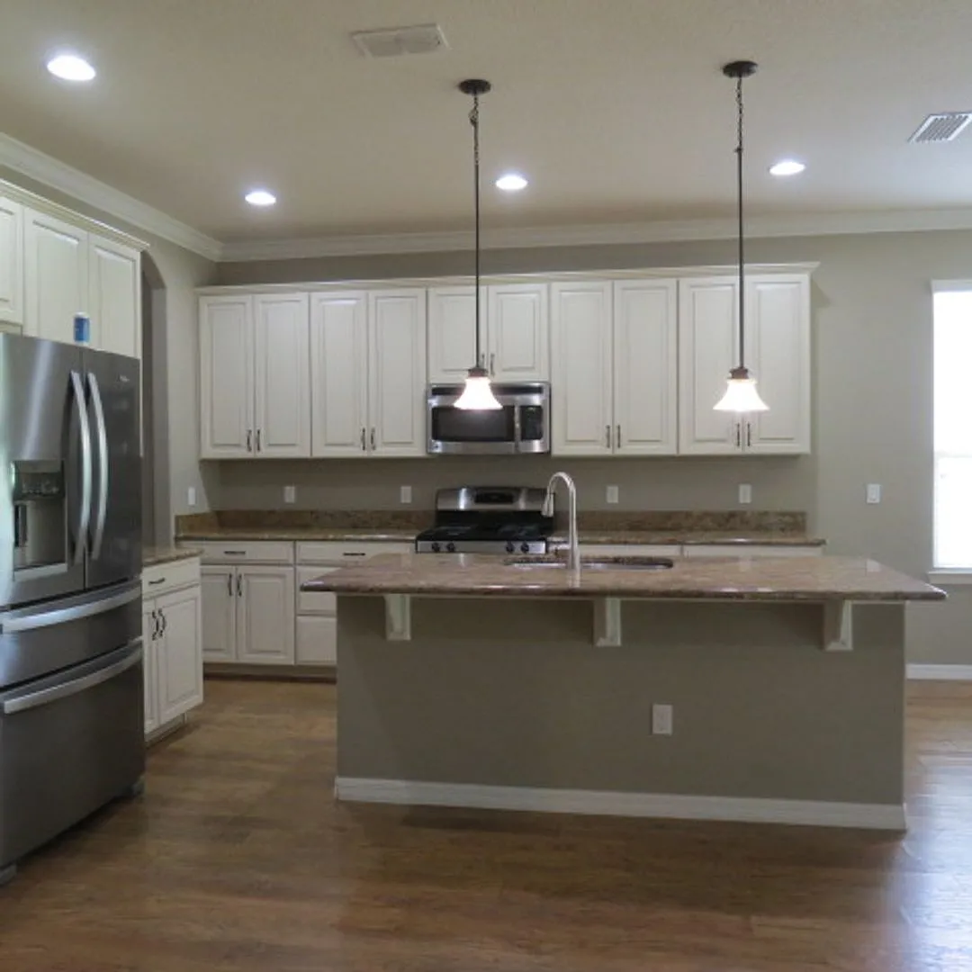 3 bed, 2.0 bath, 2278 sqft, $2,975 — Photo 4