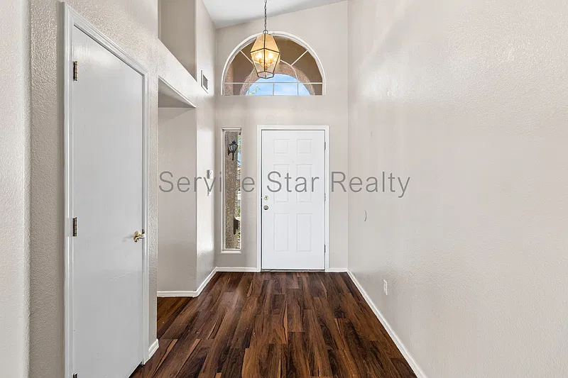 3 bed, 2.0 bath, 1593 sqft, $2,399 — Photo 3