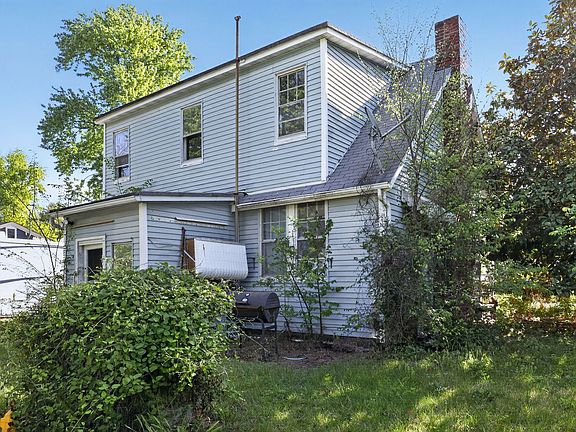 5th image of 629 Royal Heights Rd