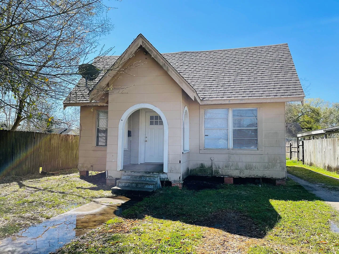 725 Highland Dr, Beaumont, TX 77705 — Photo 1