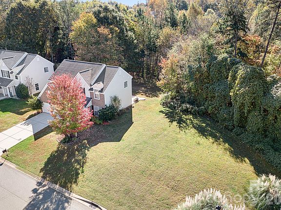 2nd image of 171 Vance Crescent Dr