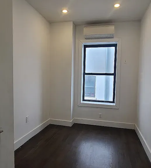 548 Howard Ave #2L — Photo 8