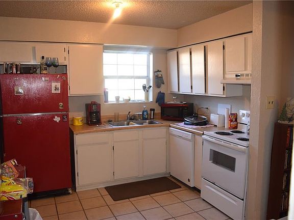 4th image of 848 NW Summercrest Blvd