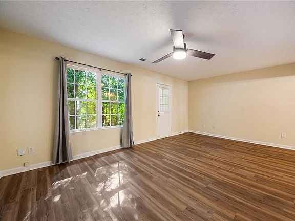 3rd image of 2808 Valley Green Dr