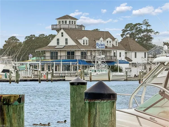 423 Harbour Pt APT 306, Virginia Beach, VA 23451