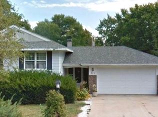 311 Weathering Dr, Mahomet, IL