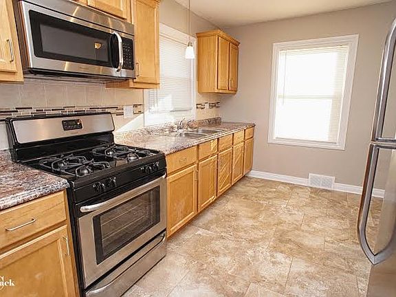 3rd image of 2213 Pearsall Pkwy