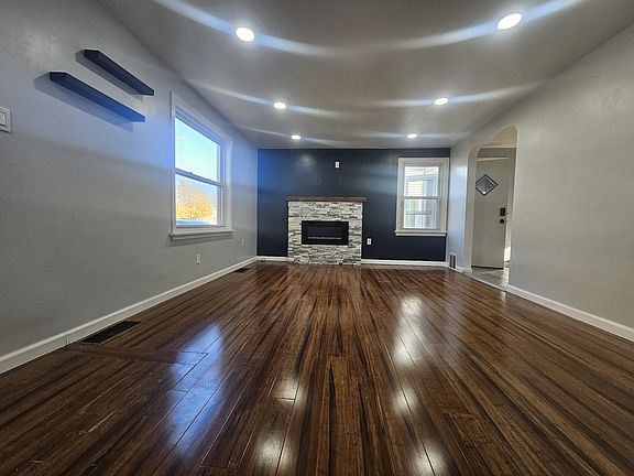 3rd image of 335 Northwood Dr