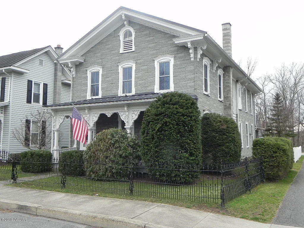 609 Elm St photo 1