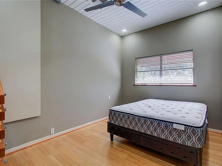 1910 Cullen Ave — Photo 15