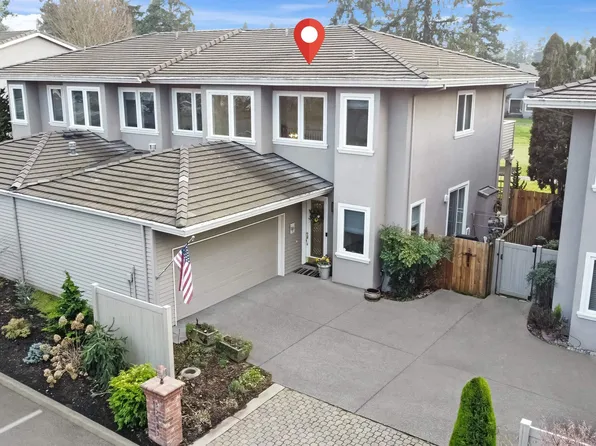 32082 SW Charbonneau Dr, Wilsonville, OR 97070