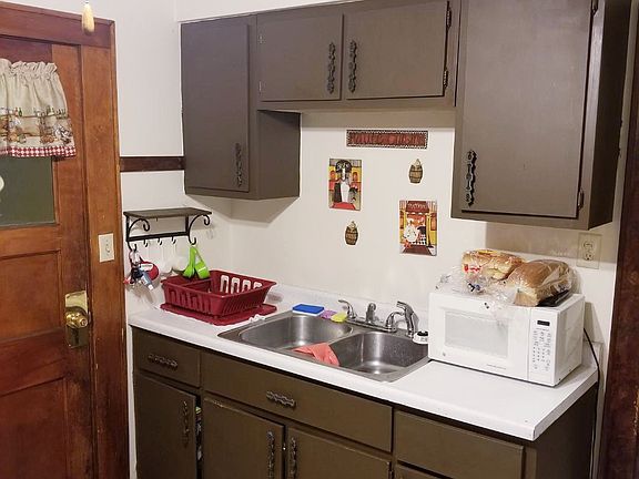 Lower kitchen