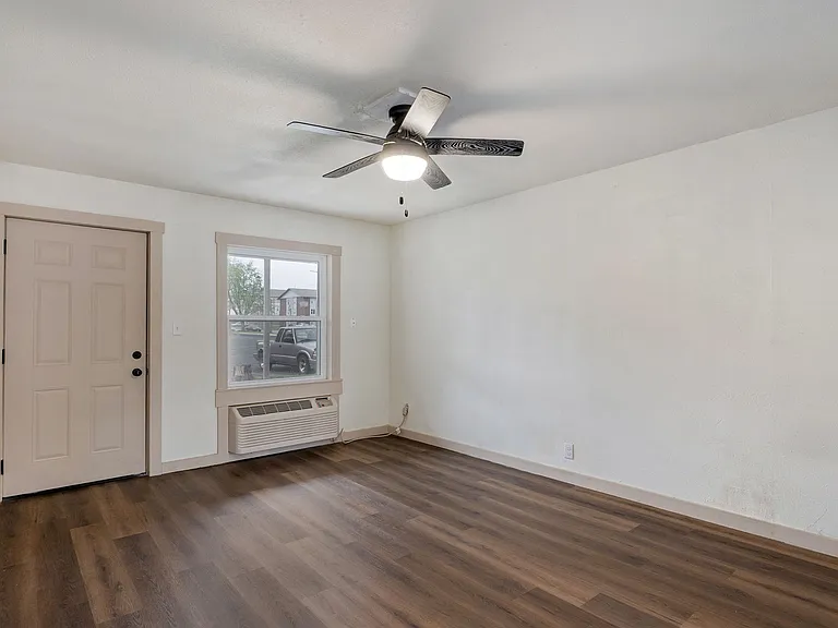 745 S Jefferson Ave Apartments — Photo 10