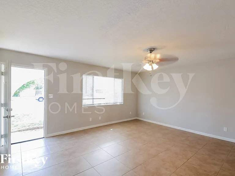 18216 N 24th Dr — Photo 3