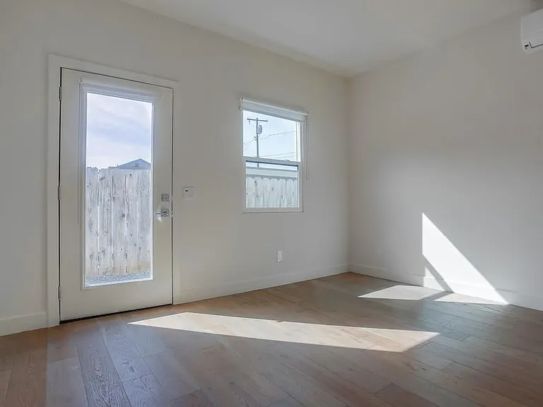 2552 Gregory Dr #B — Photo 7