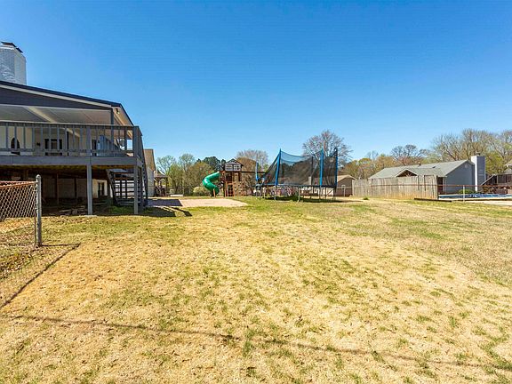3rd image of 920 Pinemeadow Dr