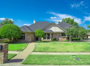 516 Evergreen Dr, Hurst, TX 76054