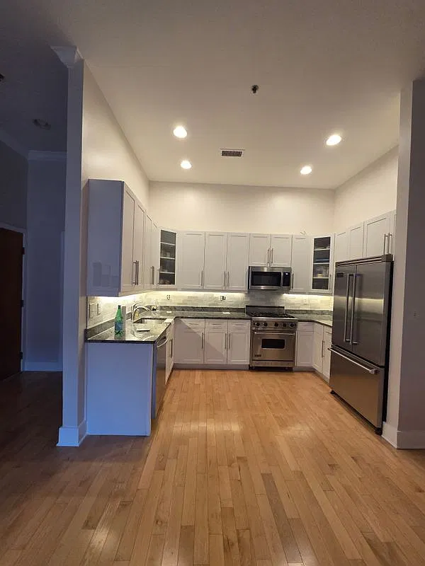 2 bed, 2.0 bath, 1190 sqft, $4,800 — Photo 2