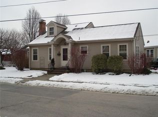 134 Knollwood Ave, Cranston, RI 02910