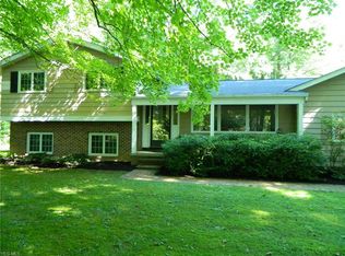 10830 Timber Ln, Chagrin Falls, OH 44023