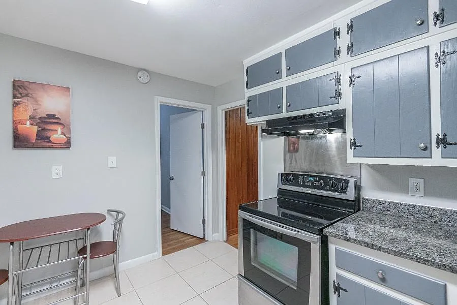 4 bed, 2.0 bath, 1912 sqft, $724 — Photo 4