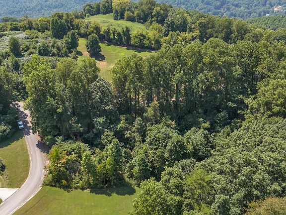3rd image of Emerald Glen Dr