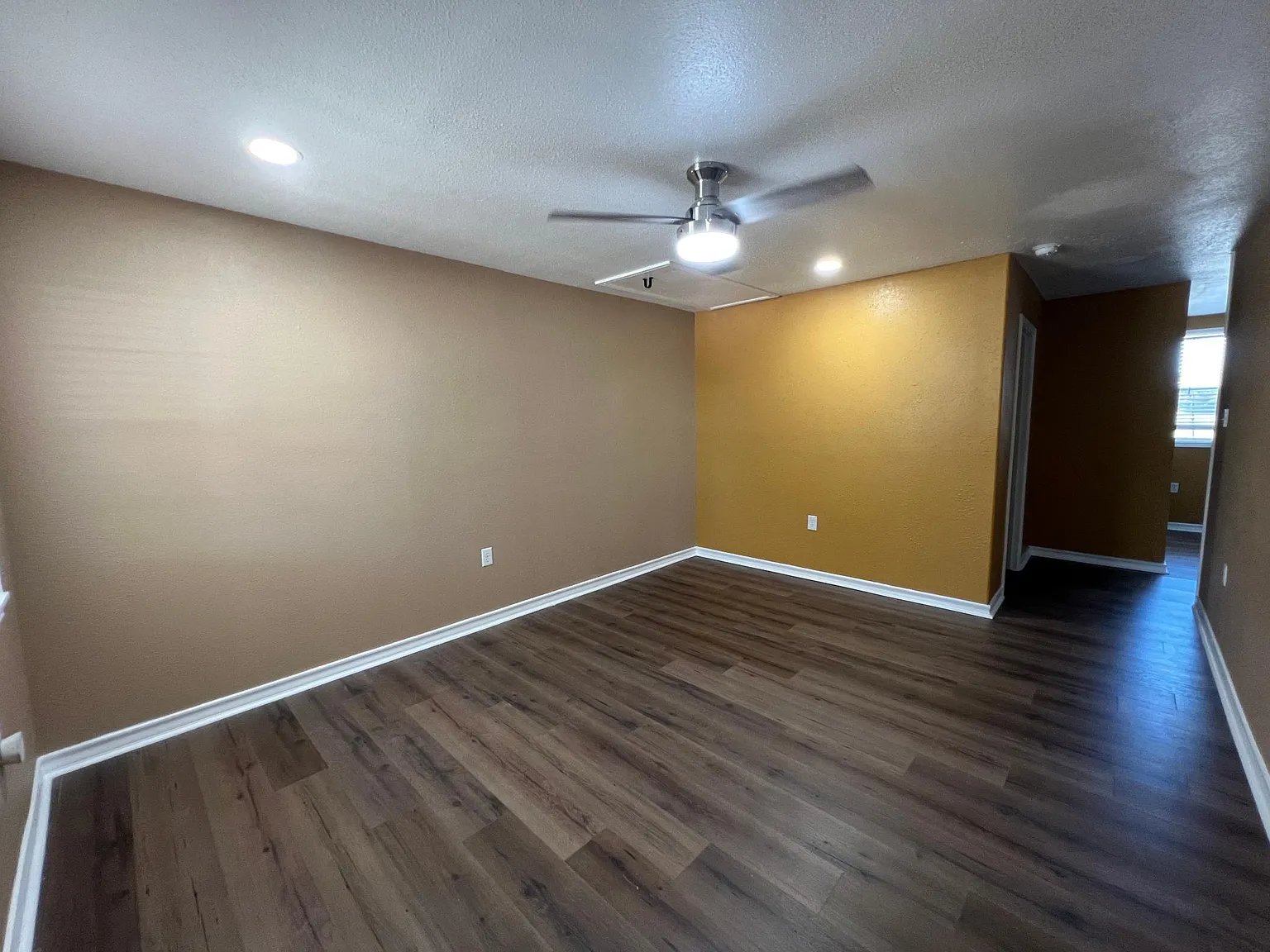 1136 Heron Ln — Photo 2