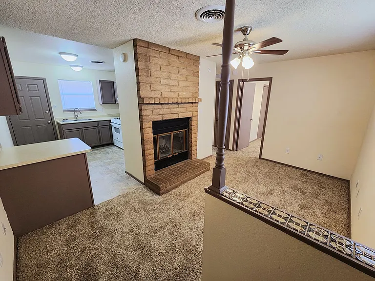 2509-2511 Pecan Dr — Photo 3