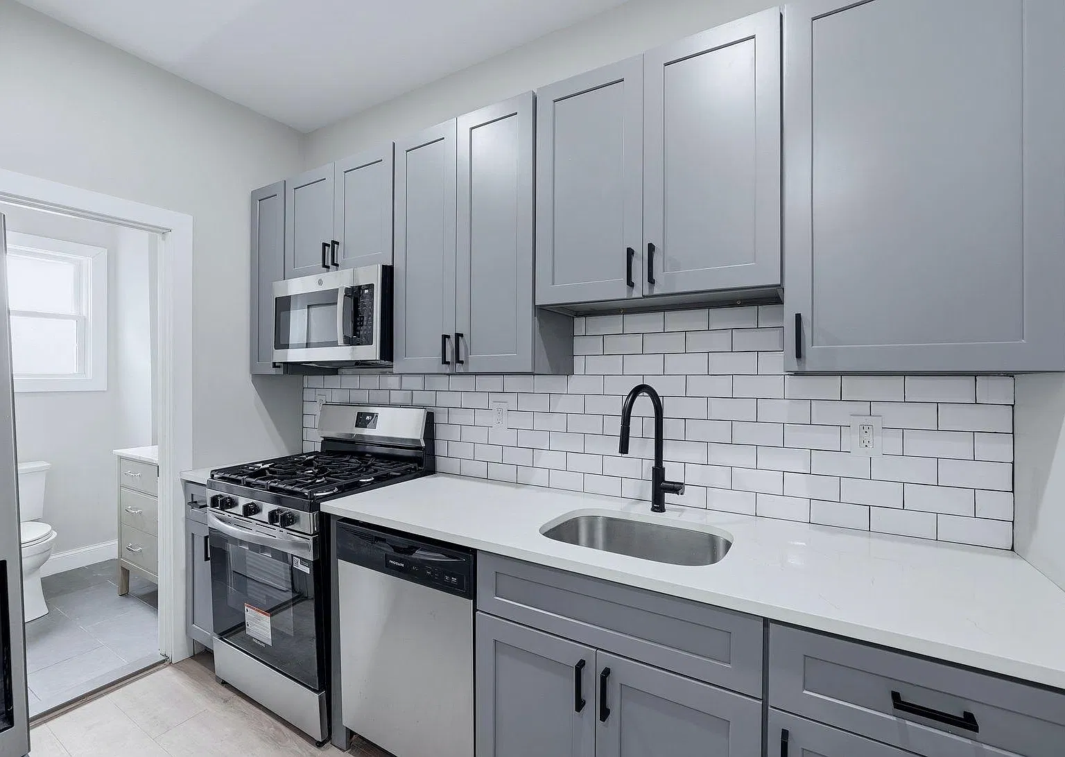 2 bed, 1.0 bath, $2,400 — Photo 3