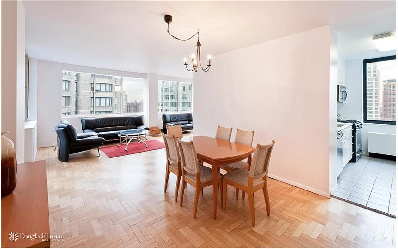 62 W 62nd St APT 22A photo 1