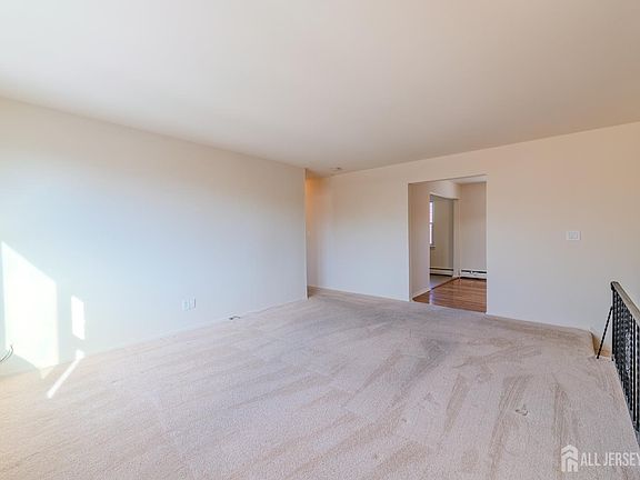 5th image of 21 York Dr APT 3B