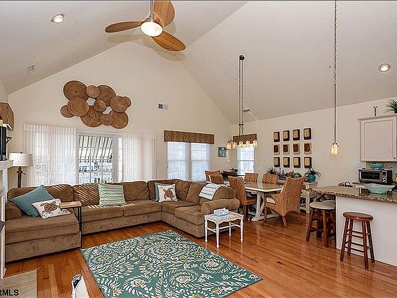 5th image of 851 2nd St #2