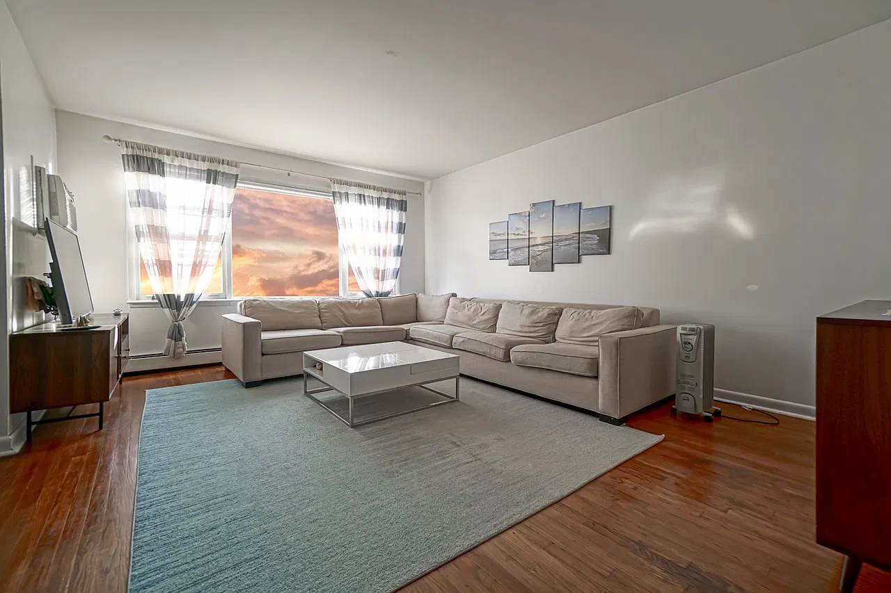 3 bed, 1.5 bath, 900 sqft, $1,850 — Photo 1