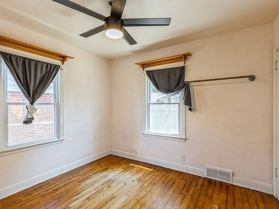 3rd image of 3935 Oxford St